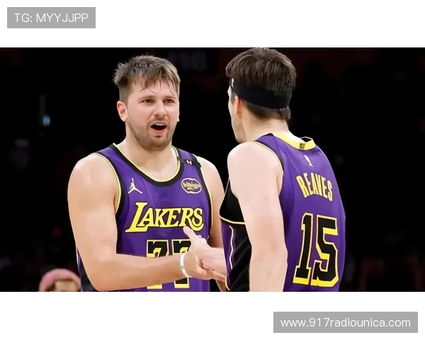 约基奇三双东契奇27+11掘金险胜湖人